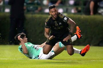 LAFC forward Denis Bouanga (99) collides with Leon forward Victor Davila (7) 