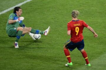 Eurocopa 2012. Final. Espa?a-Italia. La Selecci車n gan車 4-0 a la 'Azzurra'. Fernando Torres anot車 el tercer tanto, 3-0.