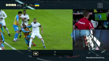 Acción de Benzema sobre Musah.