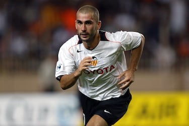 La Juventus vendió al italiano al Valencia en la campaña 04/05 tras el pago de 11 millones de euros.