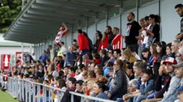Gran ambiente para ver a los dos equipos.