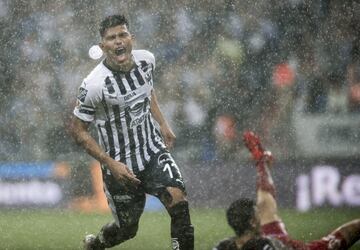 En un partido que tuvo como protagonista a la lluvia, Monterrey superó con contundencia a Tijuana con un Rogelio Funes Mori en plan grande. El juego no llegó a los 90 minutos ya que el árbitro decidió detenerlos al 85.