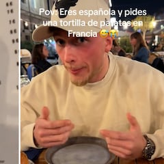 Una española pide tortilla de patatas en Francia y lo que le traen indigna a media España: viral