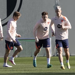 De Jong y Cancelo, novedades en la lista