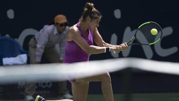 La tenista espa&ntilde;ola Sara Sorribes Tormo devuelve una bola a la espa&ntilde;ola Carla Su&aacute;rez Navarro durante el pasado Abierto de Tenis de Monterrey.