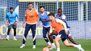 Óscar Melendo entrenando en la Ciudad Deportiva Bahía Cádiz.