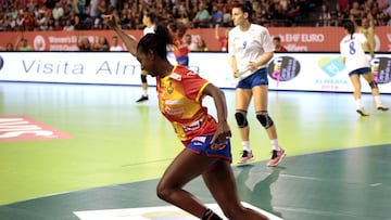 España encarrila la clasificación con una lección defensiva