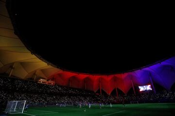 El estadio de la ciudad saud¨ª Riad fue inaugurado en 1987 y tiene una capacidad para 67.000 espectadores. El nombre del estadio es en honor del rey y primer ministro saud¨ª Fahd bin Abd Aziz.