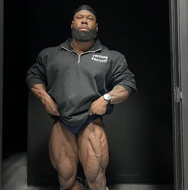 El estadounidense, Keone Pearson, reinó en el Resorts World Theater de Las Vegas con una magnífica actuación. "The Prodigy", como así le apodan, ha sido campeón del Olympia 212 en tres ocasiones  (2023, 2024 y 2025). Se le considera uno de los mejores culturistas actuales "kilo por kilo" debido a su gran tamaño, simetría, definición muscular y estructura.