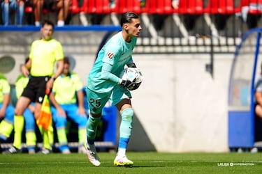 El portero del Andorra fue decisivo para que su equipo sumara una nueva victoria. Los delanteros del Córdoba soñaron con él este fin de semana.