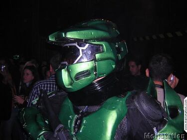 El Jefe Maestro ayuda a los afectados por el maremoto en Asia