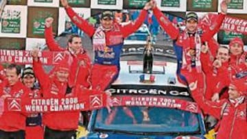 <b>TÍTULO FRANCÉS. </b>Todo el equipo Citroën celebró en el podio de Gales el Mundial de constructores.