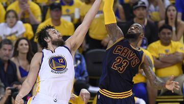 Bogut lanza un dardo a LeBron tras criticar el mensaje de Morey
