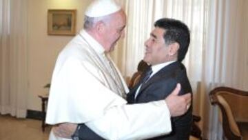 El Papa Francisco y Maradona, en su reuni&oacute;n.