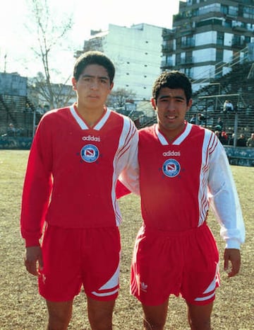 Otra foto del recuerdo. Román en su breve etapa con Argentinos Juniors. Poco duraría ahí...