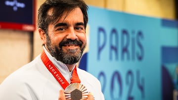 Saavedra dispara al bronce