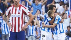 Martin Odegaard celebra con Mikel Oyarzabal un gol anotado como jugador de la Real Sociedad al Atl&eacute;tico de Madrid.