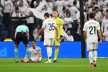 Tercera lesin del Real Madrid. Lucas Vzquez fue sustituido en el descanso por problemas fsicos.