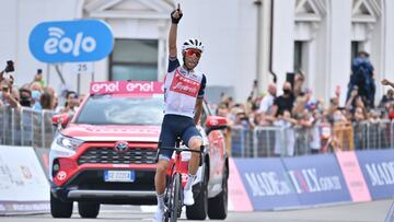 El mejor Nibali resurge en casa para derrotar a Valverde