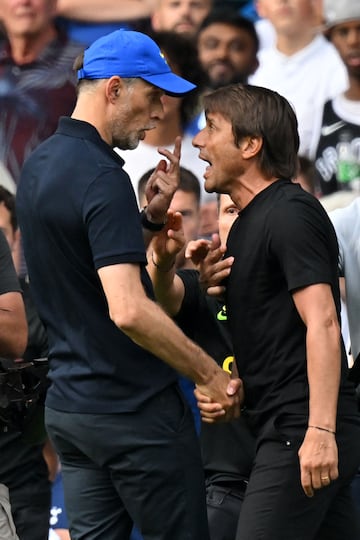 Al finalizar del partido, en el momento del saludo los dos entrenadores vuelven a encararse y terminan los dos expulsados.