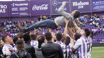 18/05/19 PARTIDO DE PRIMERA DIVISION REAL VALLADOLID - VALENCIA CELEBRACION POR LA PERMANENCIA SERGIO GONZALEZ ENTRENADOR MANTEO
