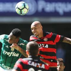 Mina volvería ante Corinthians, que sufre en pelota quieta