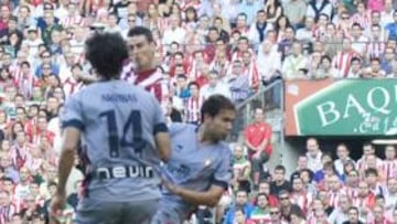 <b>EL GOL QUE PUDO CON TODO. </b>Aduriz acertó con la portería de Andrés Fernández con un duro remate.