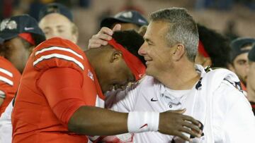 El otrora coach de Ohio State tuvo bajo su tutela al ahora pasador de Washington y aseguró que no tiene la culpa del desastre en la franquicia de D.C.