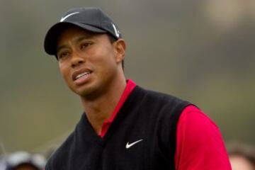 El golfista estadounidense Tiger Woods tuvo un accidente automovilístico el 27 de noviembre de 2009 en su camioneta Cadillac Escalade, misma que estrelló contra una boca de riego de los bomberos y posteriormente con un árbol. Previo al choque, Woods sostuvo una discusión con su entonces esposa Elin Nordegren.