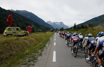 El pelotón durante la cuarta etapa del Tour. 