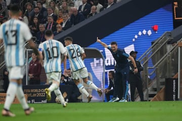 LUSAIL, QATAR - DECEMBER 18: Head Coach of Argentina Lionel Scaloni reacts during the FIFA World Cup Qatar 2022 Final match between Argentina and France at Lusail Stadium on December 18, 2022 in Lusail, Qatar. (Photo by Florencia Tan Jun/PxImages/Icon Sportswire via Getty Images)