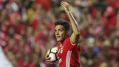 ML. Lisbon (Portugal), 21/08/2016.- Benfica&#039;s player Raul Jimenez celebrates after scoring a goal to Vitoria de Setubal during their Portuguese First League soccer match held at Luz Stadium in Lisbon, Portugal, 21 of August 2016. (Lisboa) EFE/EPA/Miguel A. Lopes