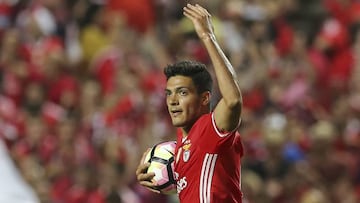 ML. Lisbon (Portugal), 21/08/2016.- Benfica's player Raul Jimenez celebrates after scoring a goal to Vitoria de Setubal during their Portuguese First League soccer match held at Luz Stadium in Lisbon, Portugal, 21 of August 2016. (Lisboa) EFE/EPA/Miguel A. Lopes