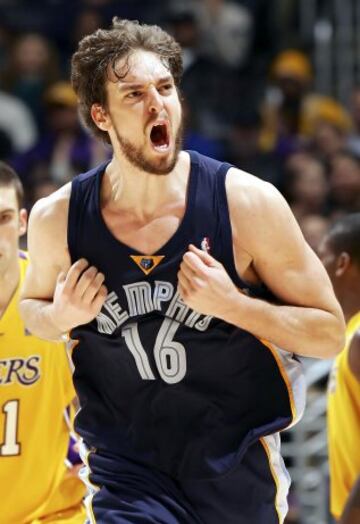 Pau dio al salto a la NBA en 2001 cuando fich¨® por Memphis Grizzlies, donde estuvo hasta 2008.