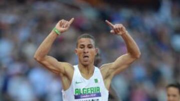Taoufik Makhloufi celebra su oro en 1.500.