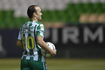 El máximo goleador de Estados Unidos fue presentado oficialmente como nuevo refuerzo del conjunto esmeralda para el Torneo Clausura 2018.