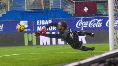 Oblak mantiene al Atlético de Madrid en la lucha por la Liga