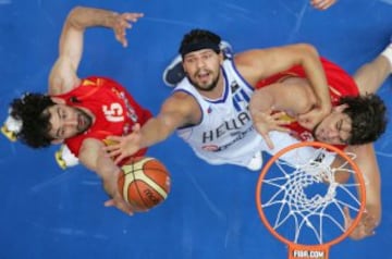 El 3 de septiembre de 2006 la Selección Española hizo historia al ganar por primera vez el oro en un Mundial de Baloncesto en Japón. La final fue contra Grecia.
Garbajosa y Lazaros Papadopoulos.