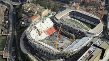 Así se veía desde los aires la construcción del nuevo estadio a lado del viejo.