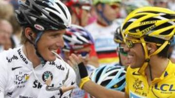 <b>VUELVE EL DUELO. </b>La mayoría apuesta por una nueva batalla entre Andy Schleck y Alberto Contador. vuelven a ser los grabndes