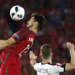 Gomes: el Valencia negocia por Montoya, Tello y Samper