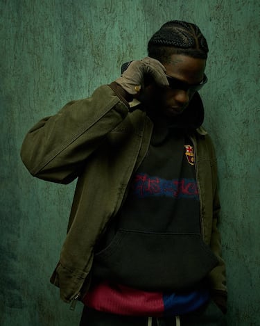 El rapero estadounidense, Jacques Berman Webster II, conocido por su nombre artístico Travis Scott, estará presente en la camiseta del club blaugrana durante el duelo que le enfrentará al Real Madrid en liga.