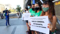 GRAF5422. MADRID, 26/08/2020.- El Sindicato de Estudiantes anuncia, a las piertas del Ministerio de Educaci&oacute;n en Madrid, este mi&eacute;rcoles que convocar&aacute; una huelga estudiantil en toda Espa&ntilde;a los d&iacute;as 16, 17 y 18 de septiemb