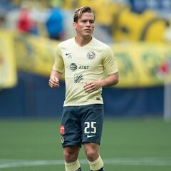 León presentó a Rubén 'Oso' González