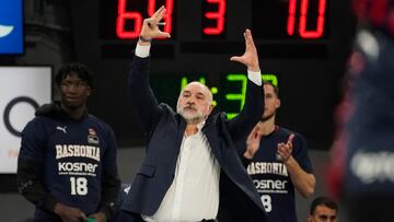 El entrenador del Baskonia Pablo Laso durante el segundo partido del playoff de cuartos de final de la Liga Endesa de baloncesto entre el Baskonia y el Real Madrid, este viernes en el Fernando Buesa Arena de Vitoria.
