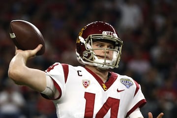 En su era con los USC Trojans, Darnold conectó 549 veces con sus receptores, 22 con sus rivales y 57 más en las diagonales. Además, lanzó 7,229 yardas.