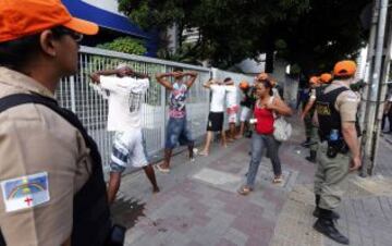 Las protestas continúan en el país suramericano dejando decenas de heridos y una multitud que grita contra las políticas actuales.