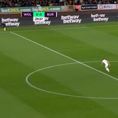 Se puede ver el terror en los ojos del defensa: Adama con el modo avión otra vez