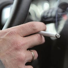 Prohibir fumar en el coche y otras medidas de Sanidad para controlar el tabaquismo