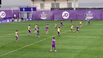 El Real Valladolid volvi車 a entrenarse despu谷s de dos d赤as libres.
